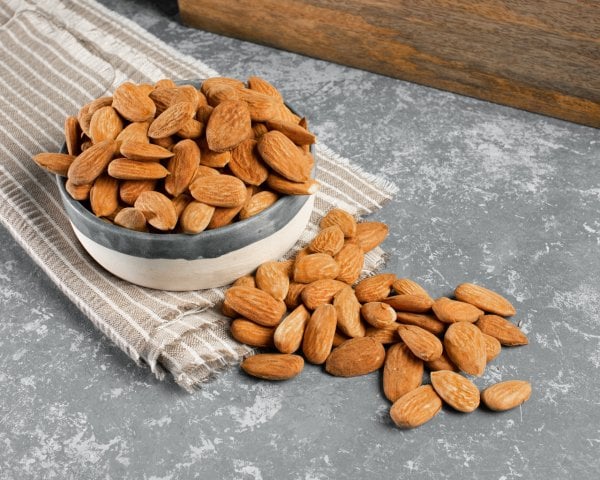 Çiğ Badem İçi (Yerli)