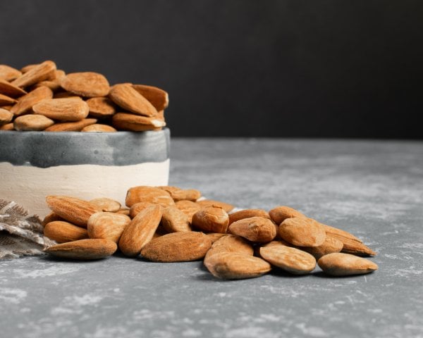 Çiğ Badem İçi (Yerli)